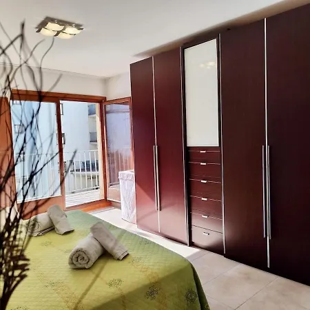 Large Floor With Communal Pool 아파트 또사데마르