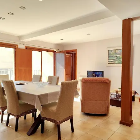 Large Floor With Communal Pool Appartement